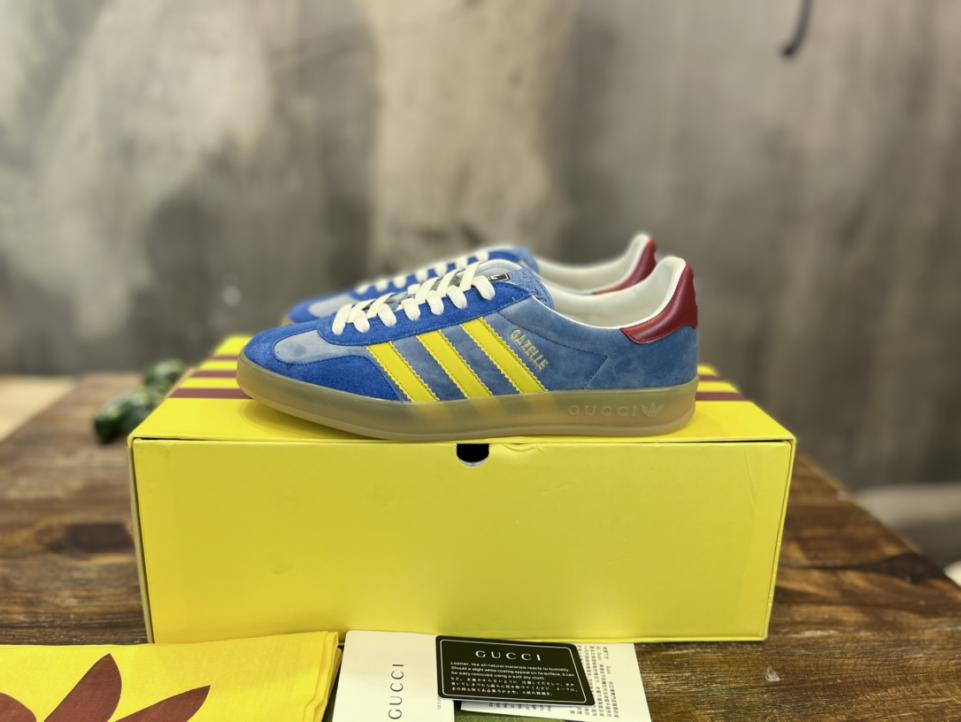 repliche,replica,perfette,siti di,affidabili,migliori siti,dove comprare,1:1,scarpe da ginnastica Versione top delle sneakers Gazelle congiunte adidas x Gucci repliche,replica,perfette,siti di,affidabili,migliori siti,dove comprare,1:1,scarpe da ginnastica Versione top delle sneakers Gazelle congiunte adidas x Gucci