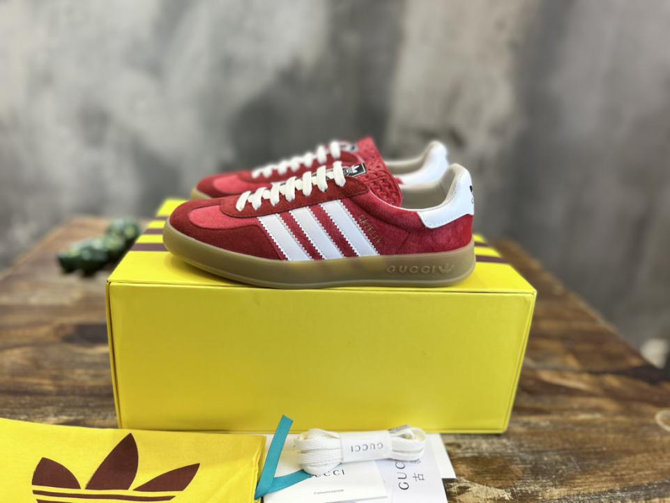 repliche,replica,perfette,siti di,affidabili,migliori siti,dove comprare,1:1,scarpe da ginnastica Versione top delle sneakers Gazelle congiunte adidas x Gucci repliche,replica,perfette,siti di,affidabili,migliori siti,dove comprare,1:1,scarpe da ginnastica Versione top delle sneakers Gazelle congiunte adidas x Gucci