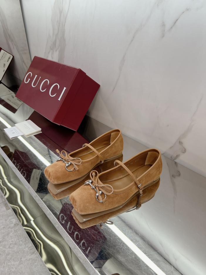 repliche,replica,perfette,siti di,affidabili,migliori siti,dove comprare,1:1,scarpe da ginnastica Ballerine GUCCI 24 con morsetto in stile passerella repliche,replica,perfette,siti di,affidabili,migliori siti,dove comprare,1:1,scarpe da ginnastica Ballerine GUCCI 24 con morsetto in stile passerella