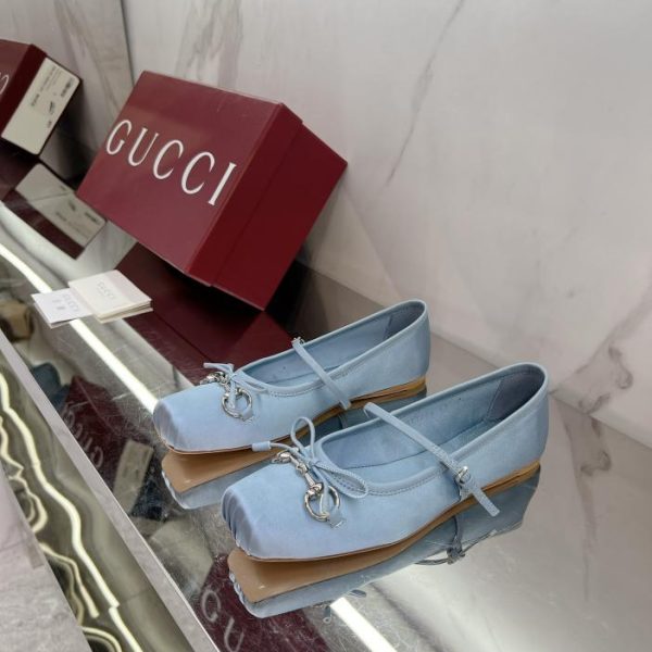 repliche,replica,perfette,siti di,affidabili,migliori siti,dove comprare,1:1,scarpe da ginnastica Ballerine GUCCI 24 con morsetto in stile passerella