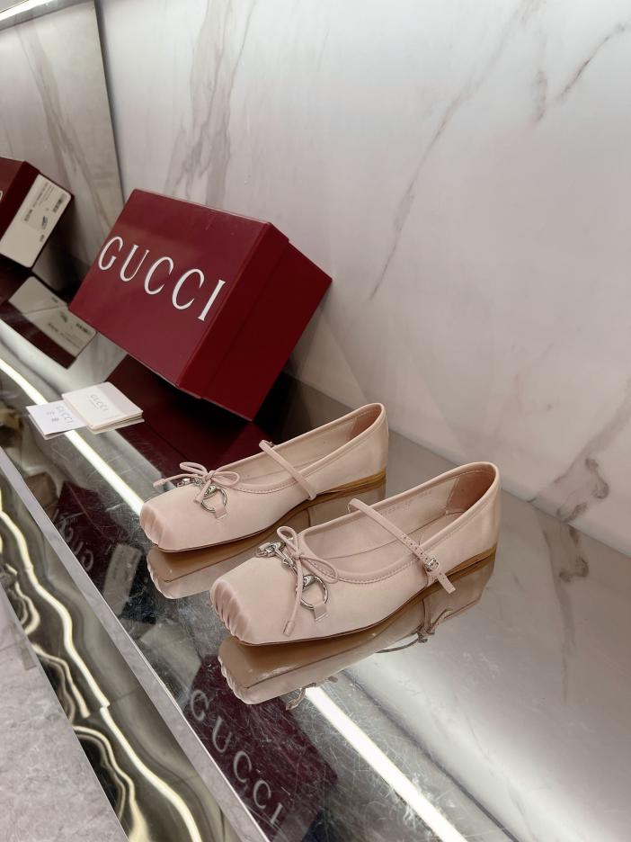 repliche,replica,perfette,siti di,affidabili,migliori siti,dove comprare,1:1,scarpe da ginnastica Ballerine GUCCI 24 con morsetto in stile passerella repliche,replica,perfette,siti di,affidabili,migliori siti,dove comprare,1:1,scarpe da ginnastica Ballerine GUCCI 24 con morsetto in stile passerella