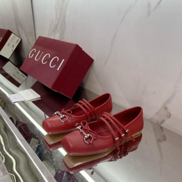 repliche,replica,perfette,siti di,affidabili,migliori siti,dove comprare,1:1,scarpe da ginnastica Ballerine GUCCI 24 con morsetto in stile passerella