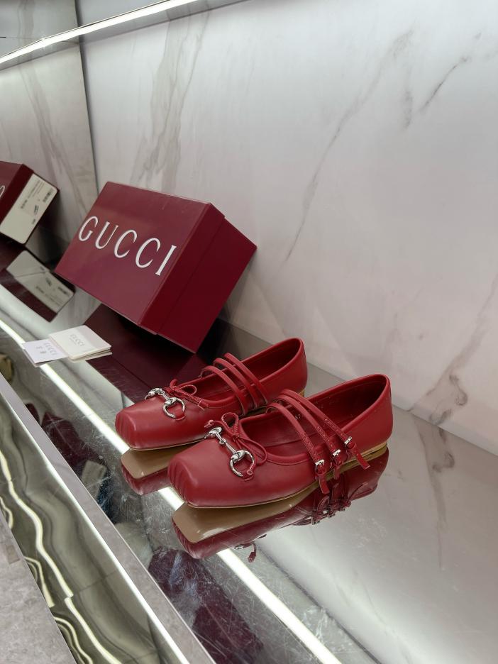 repliche,replica,perfette,siti di,affidabili,migliori siti,dove comprare,1:1,scarpe da ginnastica Ballerine GUCCI 24 con morsetto in stile passerella repliche,replica,perfette,siti di,affidabili,migliori siti,dove comprare,1:1,scarpe da ginnastica Ballerine GUCCI 24 con morsetto in stile passerella