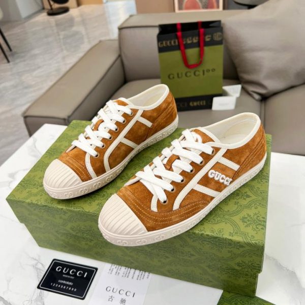 GUCCI/24 jeans blu stile stella di inizio primavera