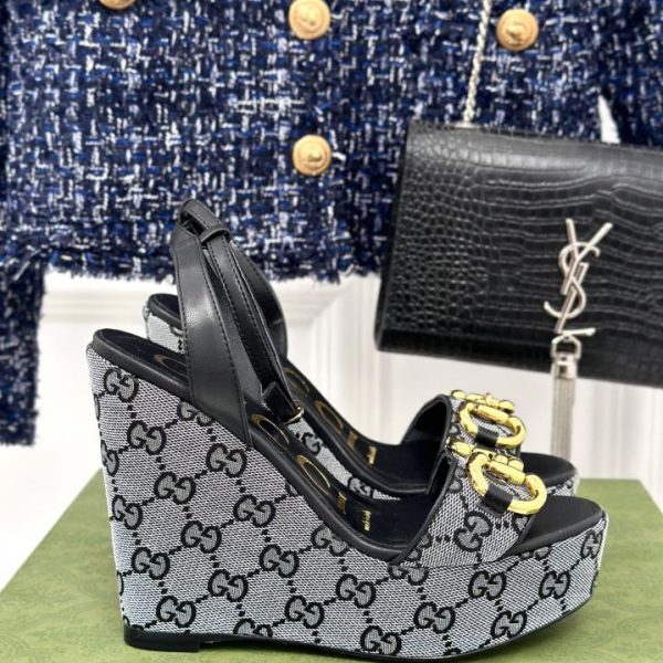 Nuovi sandali con pompa slingback Gucci Horsebit