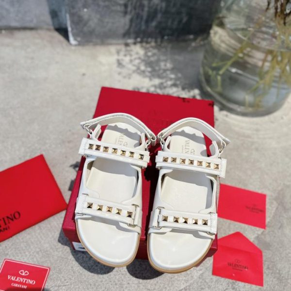 repliche,replica,perfette,siti di,affidabili,migliori siti,dove comprare,1:1,scarpe da ginnastica Sandali Valentino in feltro da spiaggia in pelle con borchie