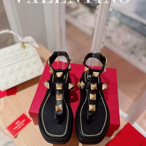 repliche,replica,perfette,siti di,affidabili,migliori siti,dove comprare,1:1,scarpe da ginnastica Sandali con plateau con elementi in metallo borchiati e rivetti caldi Valentino