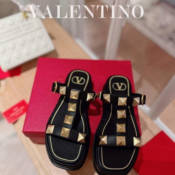 repliche,replica,perfette,siti di,affidabili,migliori siti,dove comprare,1:1,scarpe da ginnastica Sandali con plateau con elementi in metallo borchiati e rivetti caldi Valentino