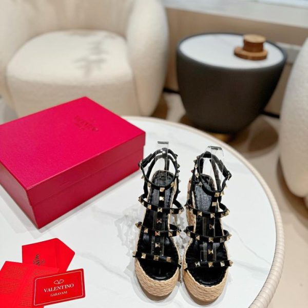 repliche,replica,perfette,siti di,affidabili,migliori siti,dove comprare,1:1,scarpe da ginnastica Valentino versione alta rivetti sandali con zeppa intrecciata in rafia importata