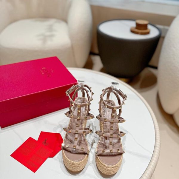 repliche,replica,perfette,siti di,affidabili,migliori siti,dove comprare,1:1,scarpe da ginnastica Valentino versione alta rivetti sandali con zeppa intrecciata in rafia importata