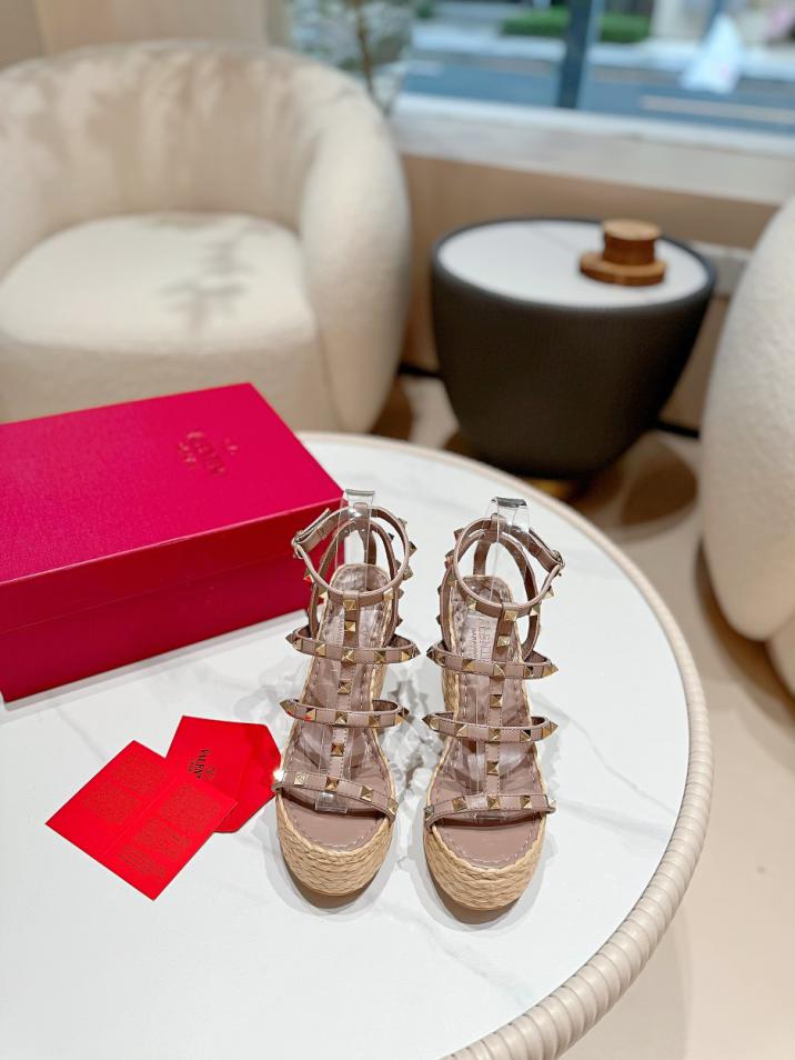 repliche,replica,perfette,siti di,affidabili,migliori siti,dove comprare,1:1,scarpe da ginnastica Valentino versione alta rivetti sandali con zeppa intrecciata in rafia importata