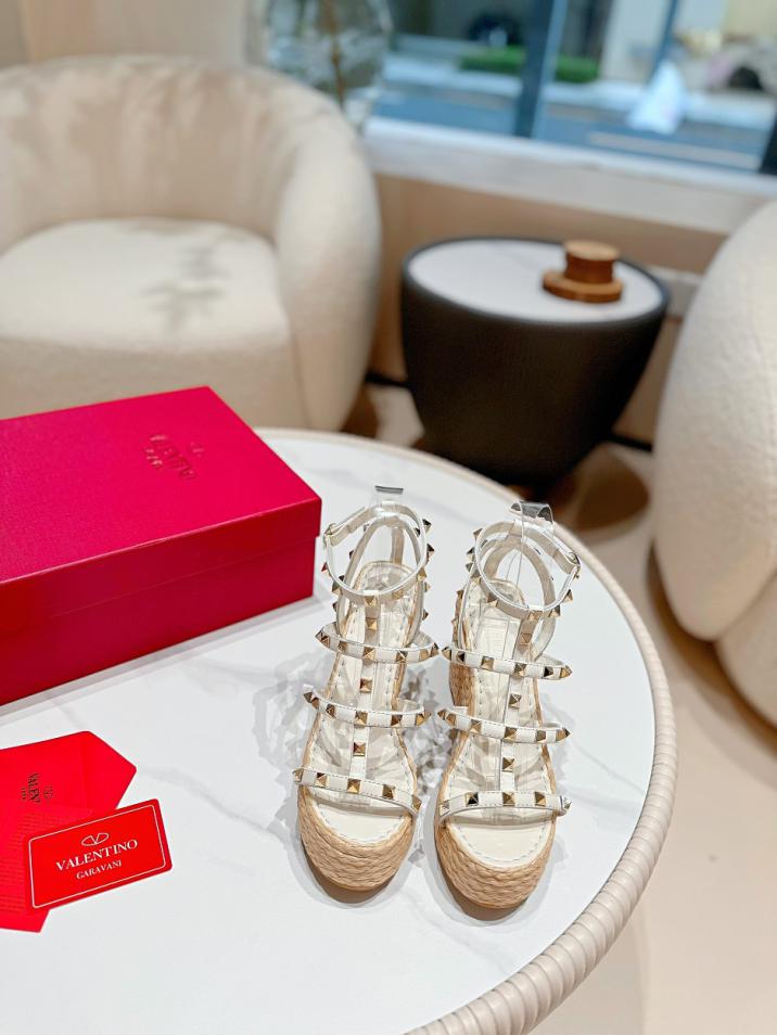 repliche,replica,perfette,siti di,affidabili,migliori siti,dove comprare,1:1,scarpe da ginnastica Valentino versione alta rivetti sandali con zeppa intrecciata in rafia importata