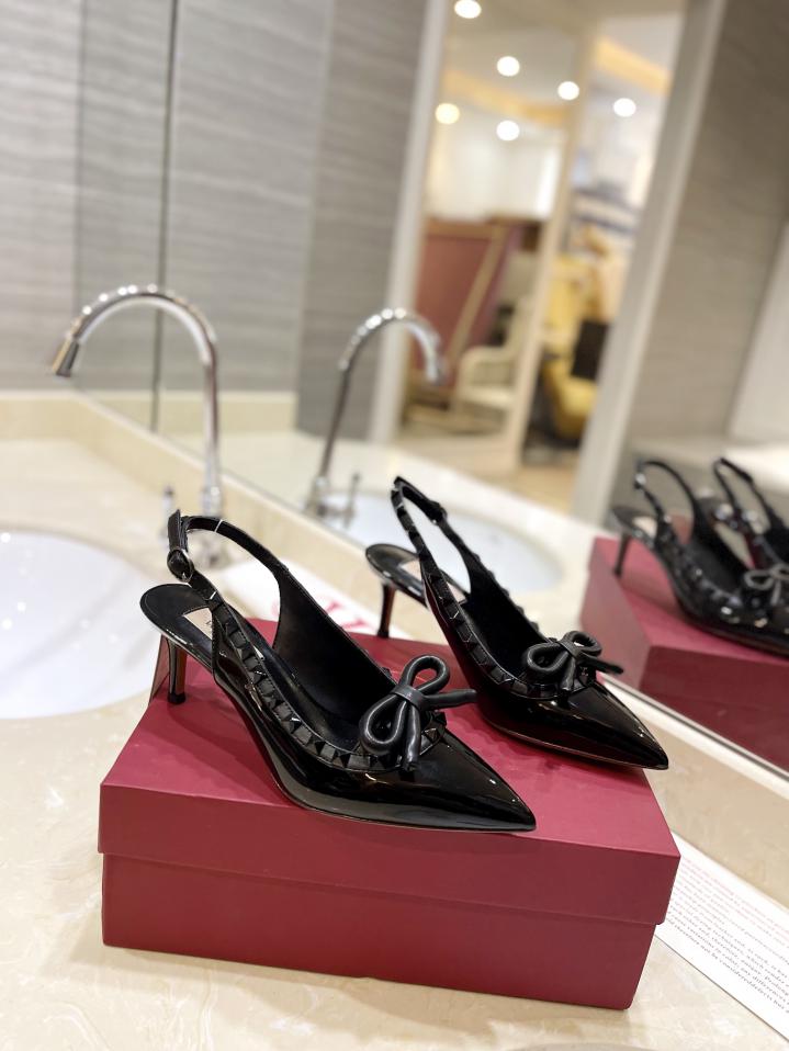 repliche,replica,perfette,siti di,affidabili,migliori siti,dove comprare,1:1,scarpe da ginnastica VALENTINO/ROCKSTUD sandali con tacco alto e fiocco con rivetti