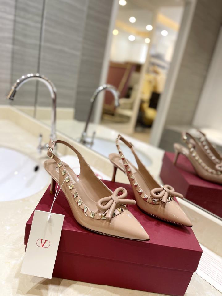 repliche,replica,perfette,siti di,affidabili,migliori siti,dove comprare,1:1,scarpe da ginnastica VALENTINO/ROCKSTUD sandali con tacco alto e fiocco con rivetti