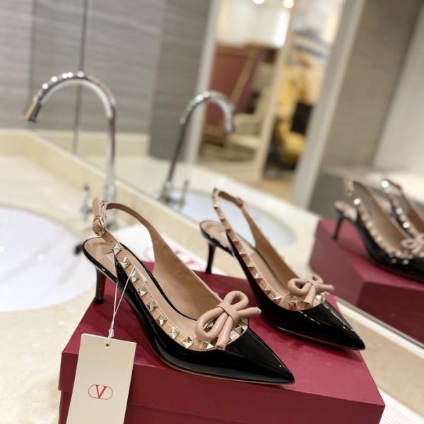 VALENTINO/ROCKSTUD sandali con tacco alto e fiocco con rivetti