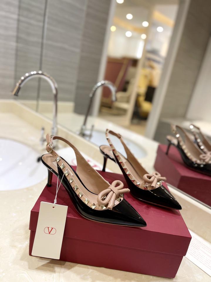 repliche,replica,perfette,siti di,affidabili,migliori siti,dove comprare,1:1,scarpe da ginnastica VALENTINO/ROCKSTUD sandali con tacco alto e fiocco con rivetti