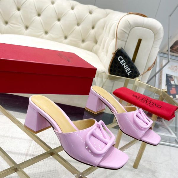 L'ultimo lancio di Valentino del 2024, disponibile in nove colori