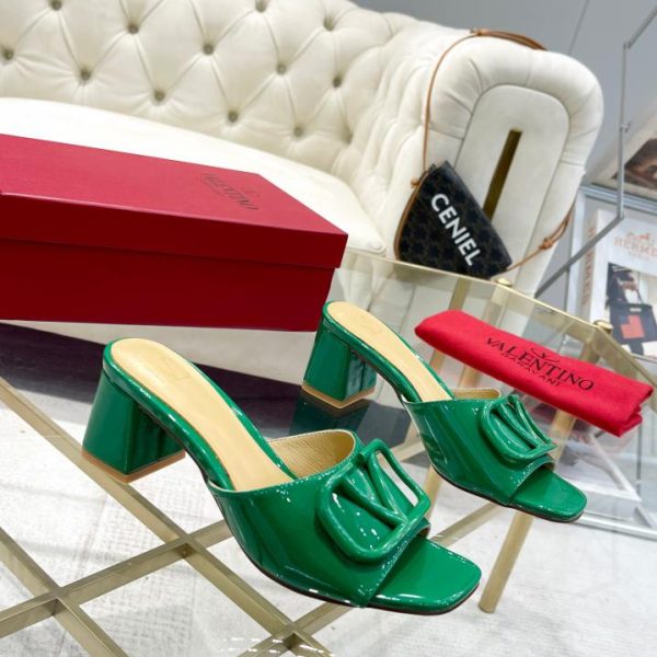 L'ultimo lancio di Valentino del 2024, disponibile in nove colori