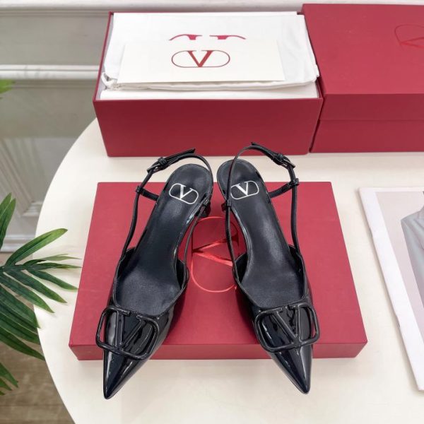 repliche,replica,perfette,siti di,affidabili,migliori siti,dove comprare,1:1,scarpe da ginnastica Valentino 2024 primavera ed estate nuova versione sandali con fibbia a V grandi