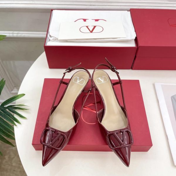 repliche,replica,perfette,siti di,affidabili,migliori siti,dove comprare,1:1,scarpe da ginnastica Valentino 2024 primavera ed estate nuova versione sandali con fibbia a V grandi