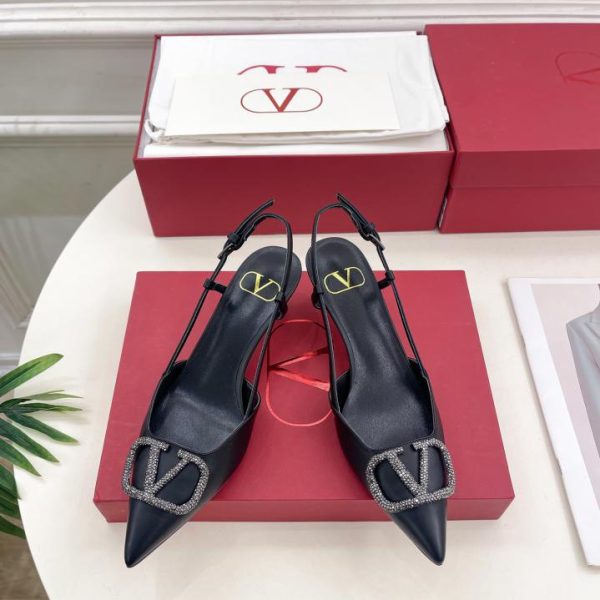 repliche,replica,perfette,siti di,affidabili,migliori siti,dove comprare,1:1,scarpe da ginnastica Valentino 2024 primavera ed estate nuova versione sandali con fibbia a V grandi