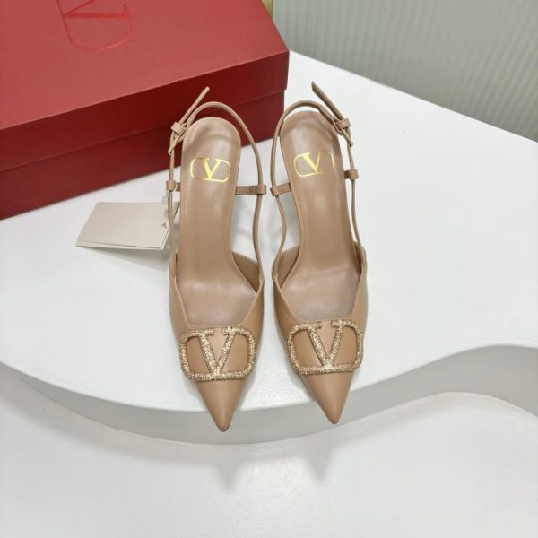 repliche,replica,perfette,siti di,affidabili,migliori siti,dove comprare,1:1,scarpe da ginnastica Sandali Valentio/Sky con fibbia a V e tacco alto con fibbia in cristalli di diamanti sfumati