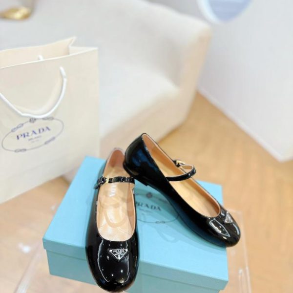 repliche,replica,perfette,siti di,affidabili,migliori siti,dove comprare,1:1,scarpe da ginnastica PRADA 24 ballerine con monogramma da passerella