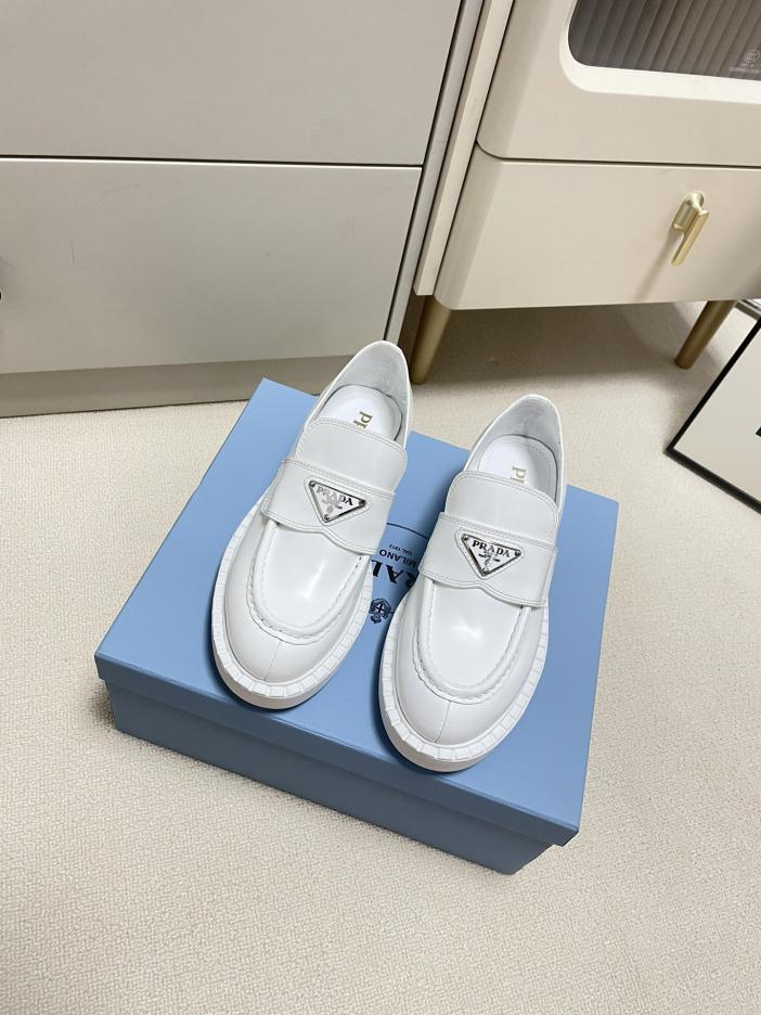 repliche,replica,perfette,siti di,affidabili,migliori siti,dove comprare,1:1,scarpe da ginnastica I nuovi classici mocassini a triangolo di RADA