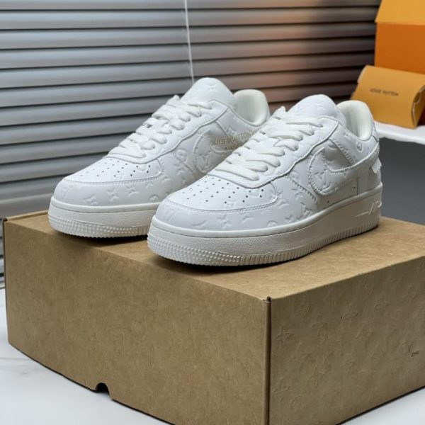 repliche,replica,perfette,siti di,affidabili,migliori siti,dove comprare,1:1,scarpe da ginnastica Collaborazione di successo tra Louis Vuitton e NIKE Air force1 22ss