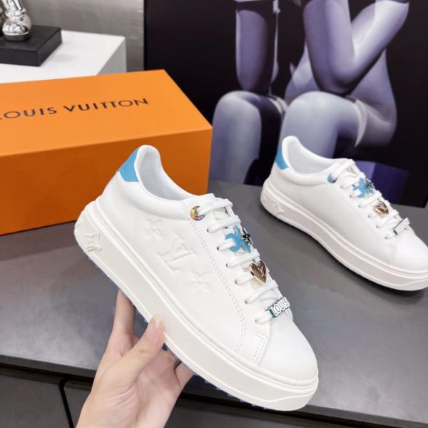 repliche,replica,perfette,siti di,affidabili,migliori siti,dove comprare,1:1,scarpe da ginnastica Stanno arrivando le scarpe bianche Louis Vuiton / questo modello di sneakers Time Out Louis Vuiton