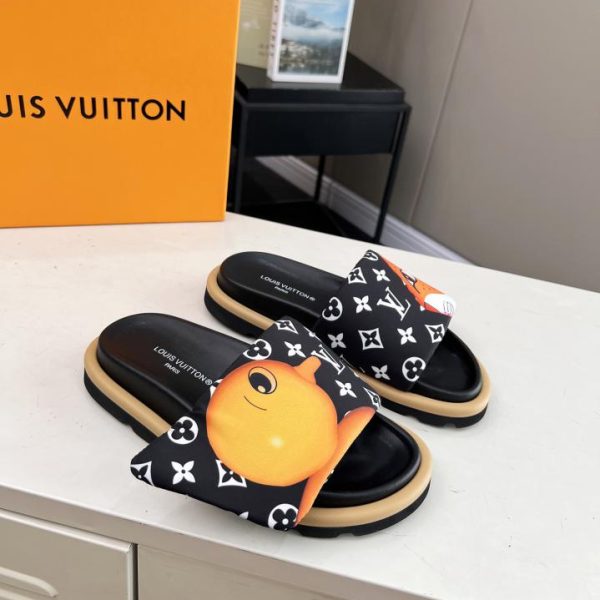 Sandali Louis Vuiton 2024 con logo in rilievo