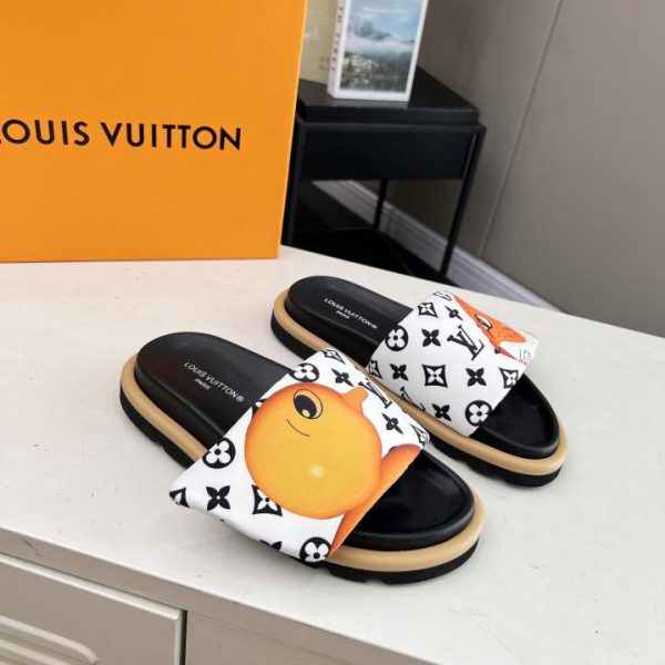 Sandali Louis Vuiton 2024 con logo in rilievo