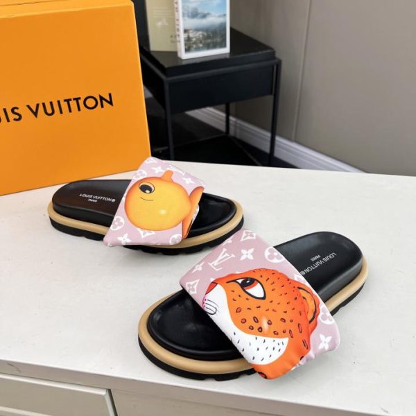 Sandali Louis Vuiton 2024 con logo in rilievo