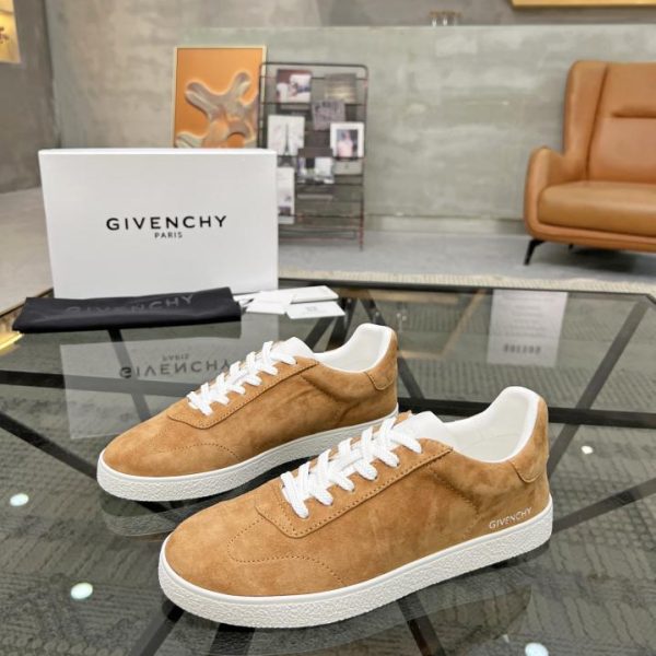 GIVENCHY contro il nuovo stile