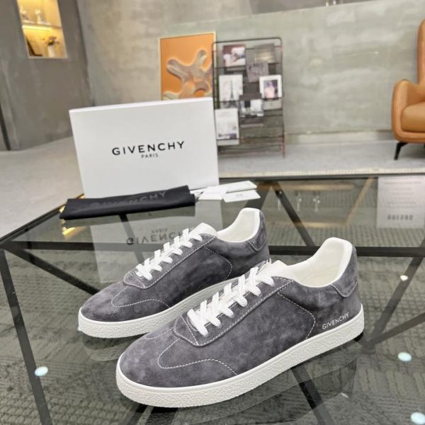 GIVENCHY contro il nuovo stile