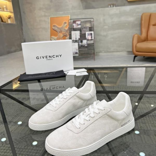 GIVENCHY contro il nuovo stile