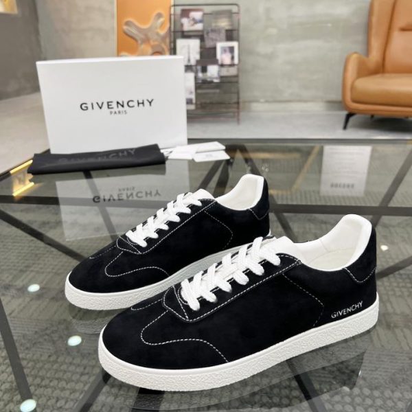 GIVENCHY contro il nuovo stile