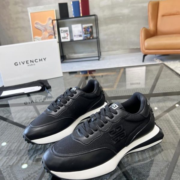 GIVENCHY contro il nuovo stile