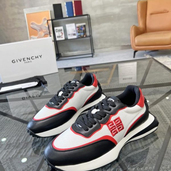 GIVENCHY contro il nuovo stile