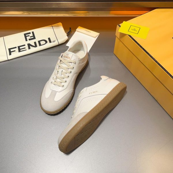 repliche,replica,perfette,siti di,affidabili,migliori siti,dove comprare,1:1,scarpe da ginnastica Fendi First abbina le sneakers papà con la suola spessa