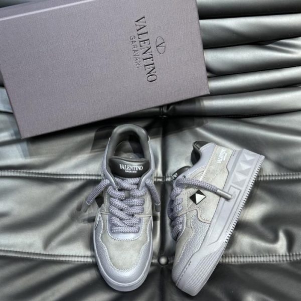 repliche,replica,perfette,siti di,affidabili,migliori siti,dove comprare,1:1,scarpe da ginnastica Valentino sneakers con suola spessa con un borchia
