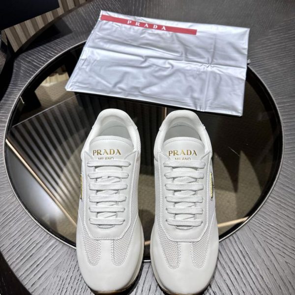 Scarpe da ginnastica Prada in camoscio