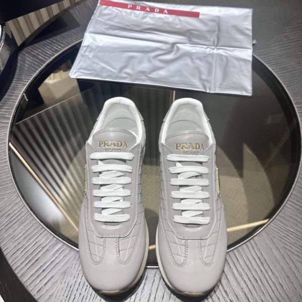 repliche,replica,perfette,siti di,affidabili,migliori siti,dove comprare,1:1,scarpe da ginnastica Scarpe da ginnastica Prada in camoscio