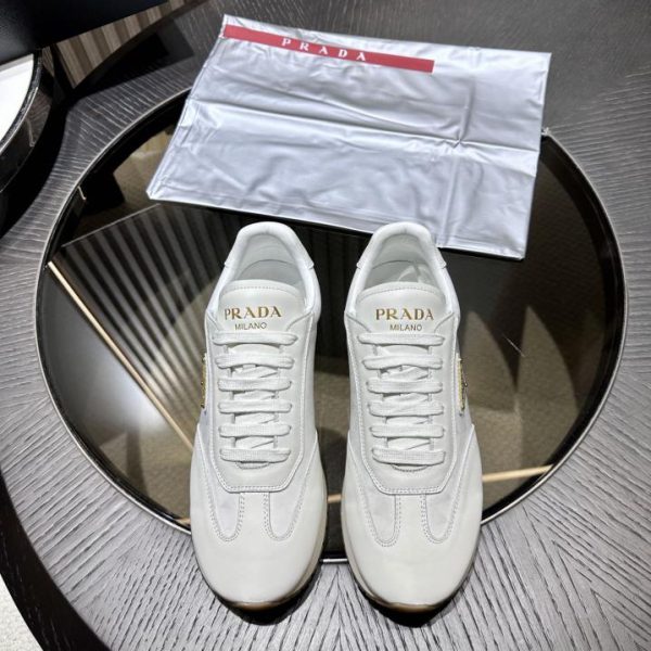 repliche,replica,perfette,siti di,affidabili,migliori siti,dove comprare,1:1,scarpe da ginnastica Scarpe da ginnastica Prada in camoscio