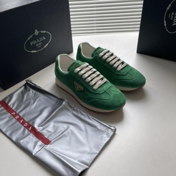 repliche,replica,perfette,siti di,affidabili,migliori siti,dove comprare,1:1,scarpe da ginnastica Scarpe da ginnastica Prada in camoscio