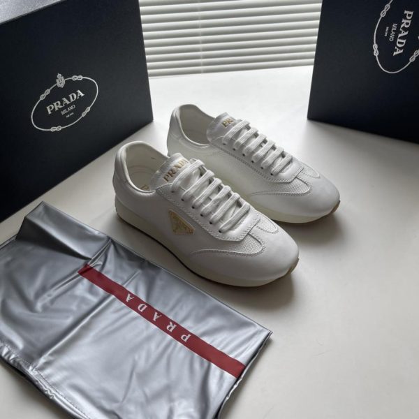 repliche,replica,perfette,siti di,affidabili,migliori siti,dove comprare,1:1,scarpe da ginnastica Scarpe da ginnastica Prada in camoscio