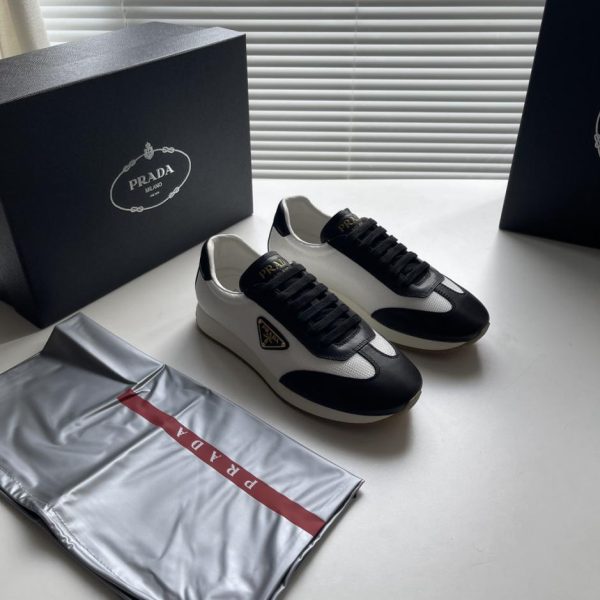 repliche,replica,perfette,siti di,affidabili,migliori siti,dove comprare,1:1,scarpe da ginnastica Scarpe da ginnastica Prada in camoscio