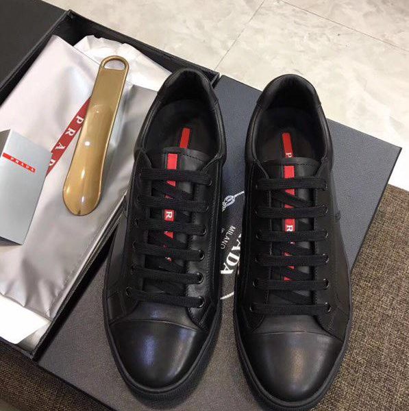 PRADA classico stile quattro stagioni
