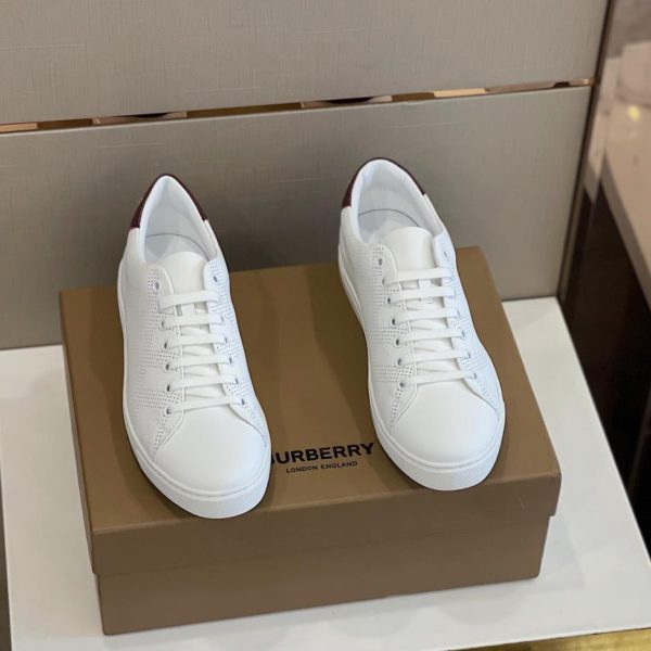 repliche,replica,perfette,siti di,affidabili,migliori siti,dove comprare,1:1,scarpe da ginnastica Il sito ufficiale Burberr sincronizza le scarpe casual