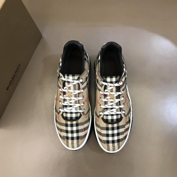 repliche,replica,perfette,siti di,affidabili,migliori siti,dove comprare,1:1,scarpe da ginnastica Burberr sfilata di moda Sneakers Union
